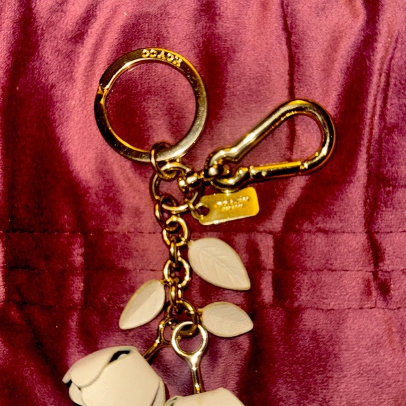 COACH Essential Tea Rose Bag Charm With Gift Box 23539 - Picture 2 of 11